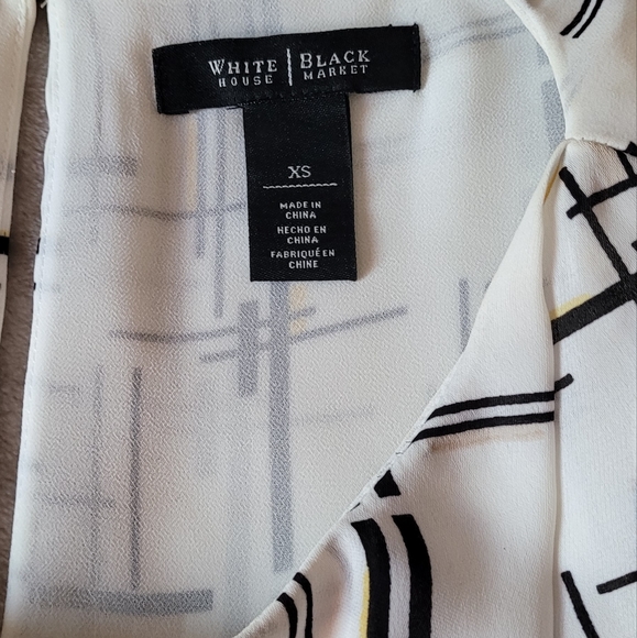 Withe blouse size XS (loose) - Picture 2 of 7